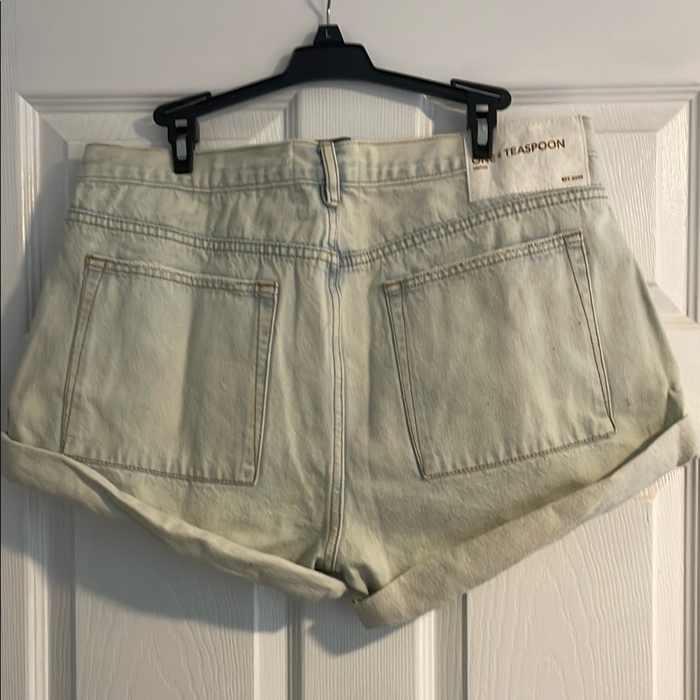 One Teaspoon Light Wash Denim Jean Shorts - Picture 4 of 9
